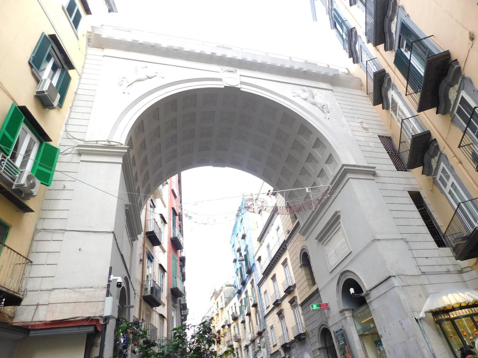 Piacevole Appartamento Chiaia Napoli Esterno foto